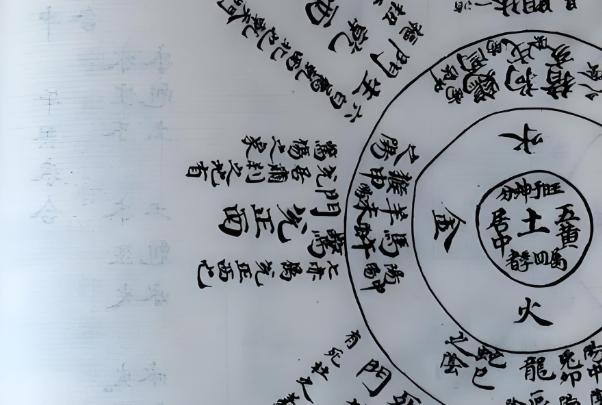 40多岁女人梦见蛇好害怕_梦见蛇含义