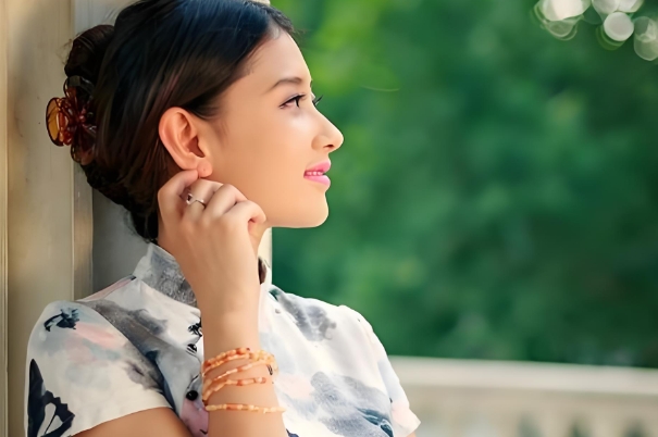 40多岁女人梦见掉牙预示什么